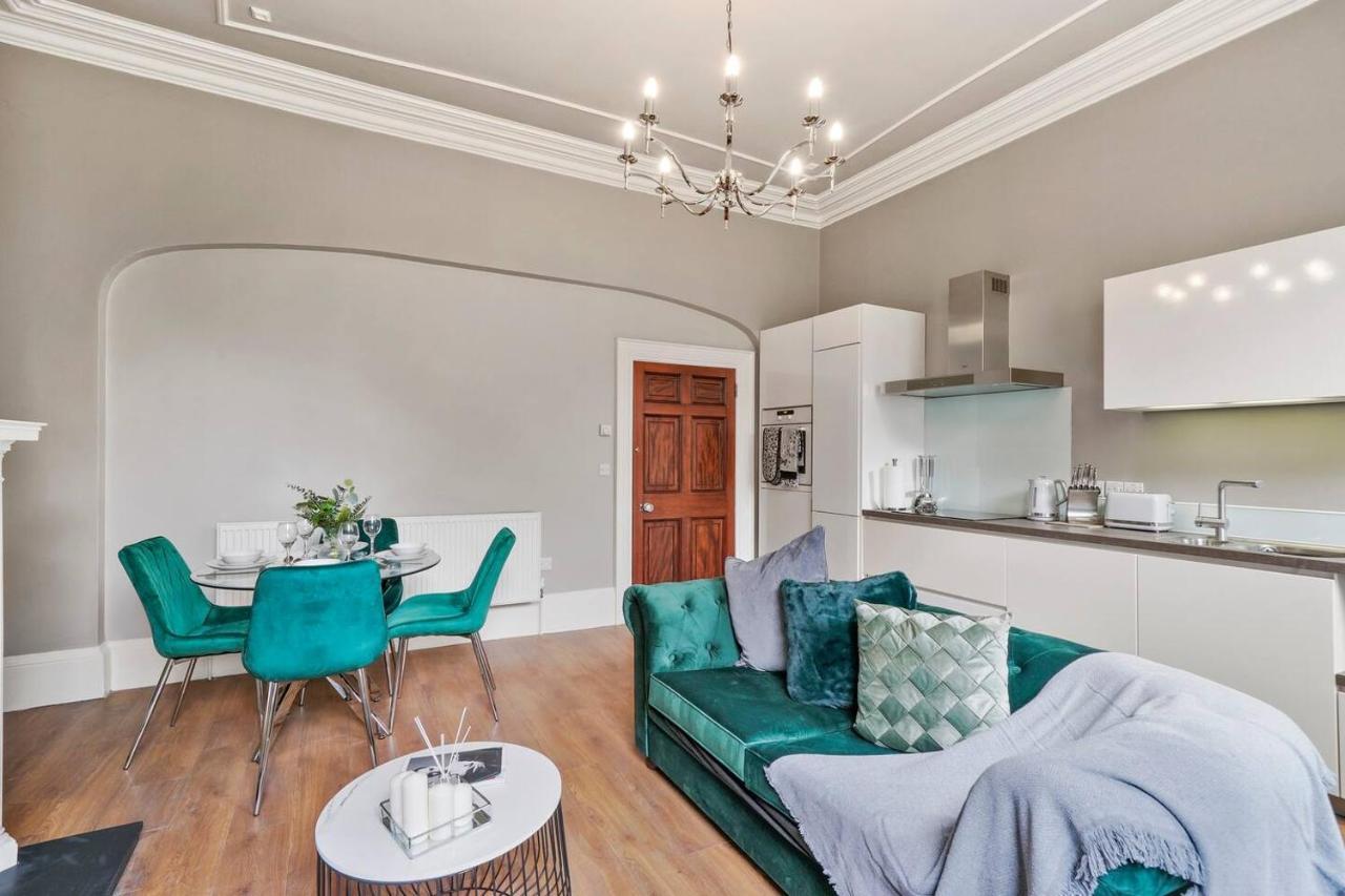 Lovely Central Wakefield Apartment - Parking Eksteriør bilde
